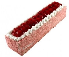 Dengeli Tat Profili 4-6 Kişilik Çilekli Baton Yaş Pasta Kıbrıs pasta